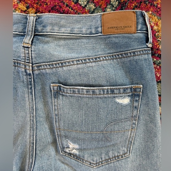 American Eagle Outfitters | Women’s Medium Blue Distressed Mom Jeans, size 4 - Picture 10 of 16